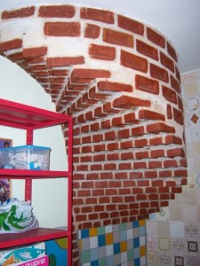 Escada de tijolos da Escola Infantil. Foto: Edite Galote Carranza