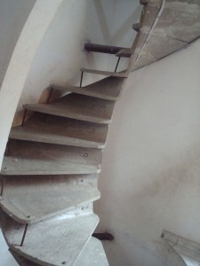 Escada de Argamassa armada "costurada". Foto: Edite Galote Carranza