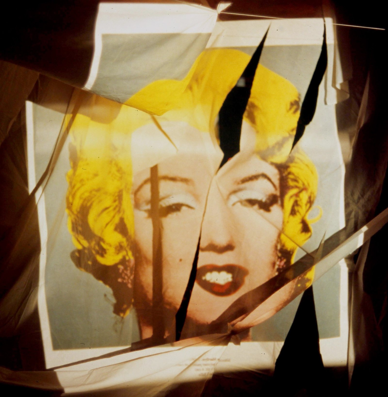 Instalação_MM_O_espelho_rachado_da_criada